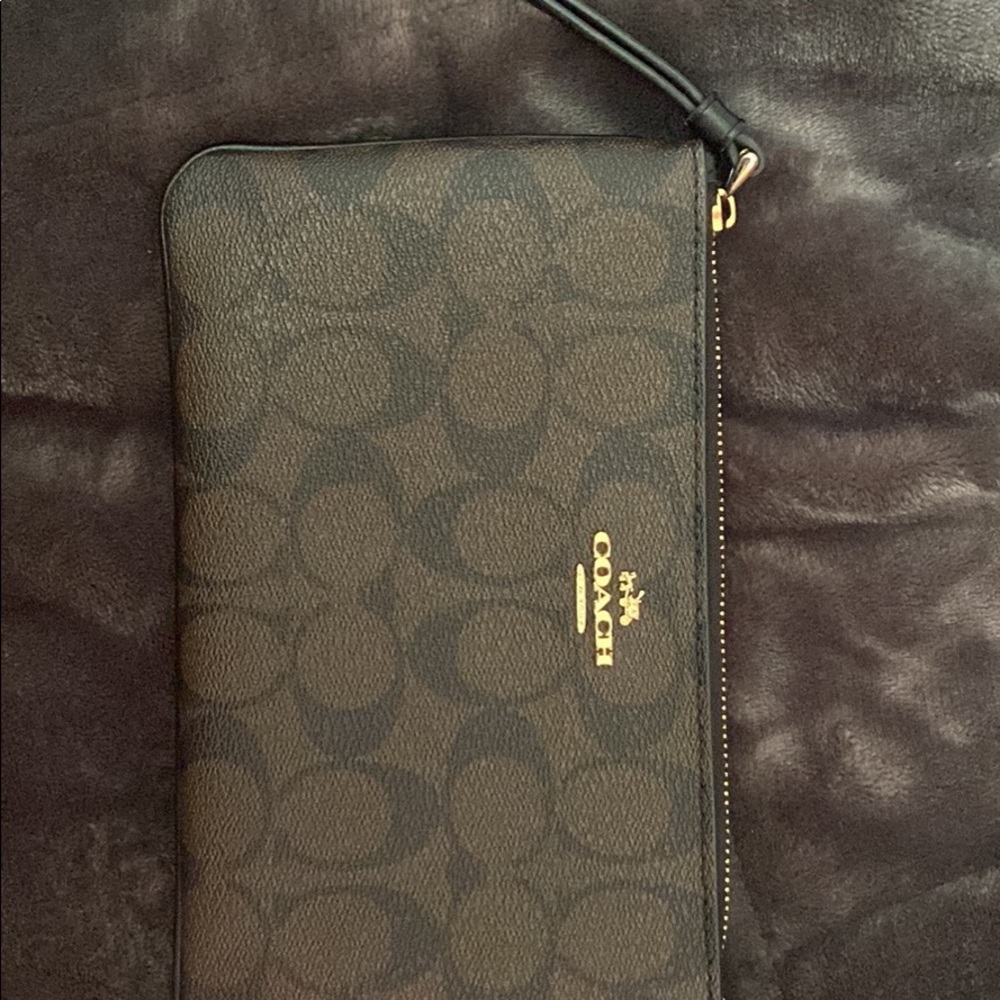 Brand new coach wristlet in perfect condition
